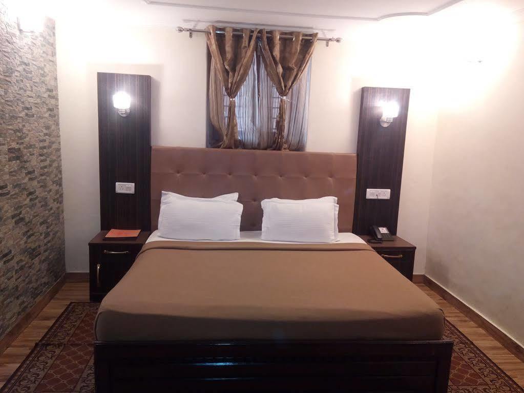 Torrentium Lodge Shimla Exteriör bild