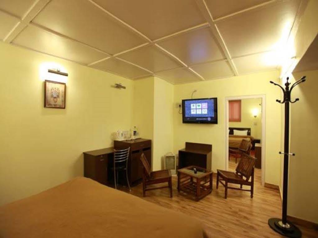 Torrentium Lodge Shimla Exteriör bild